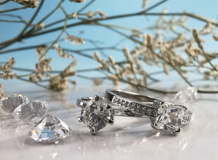 Crystal Brooch: How to Choose Beautiful Jewelry!